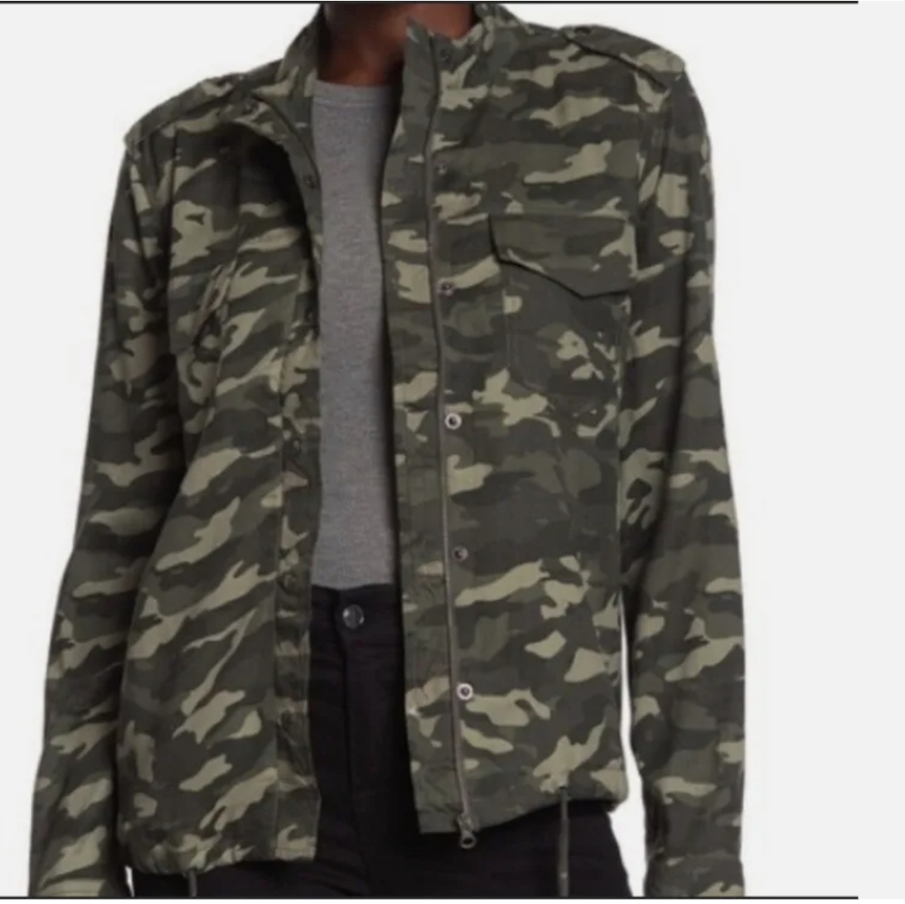 Beachlunchlounge camouflage jacket